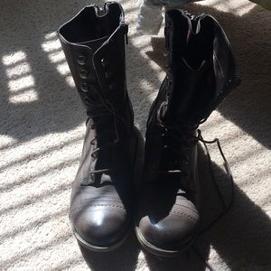 **BRAND NEW** BEIGE BOOTS